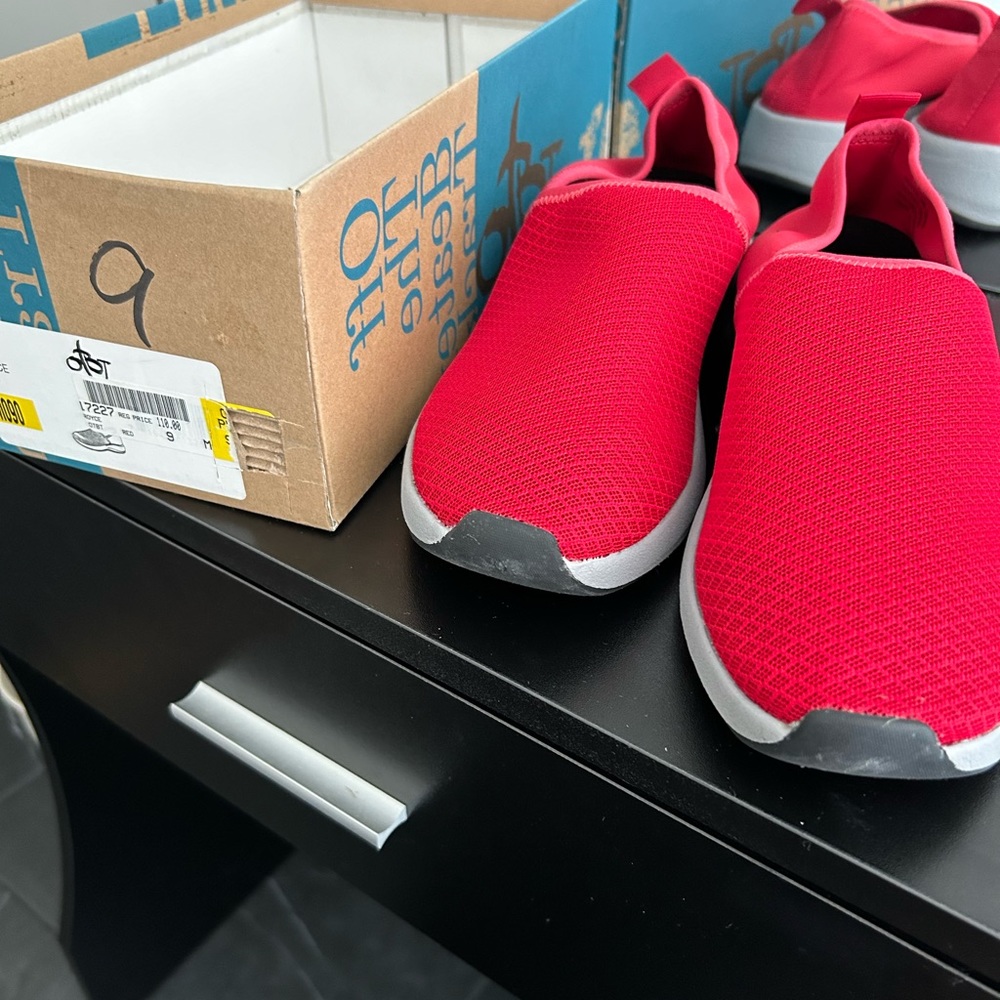OTBT Athletic Shoes red 9